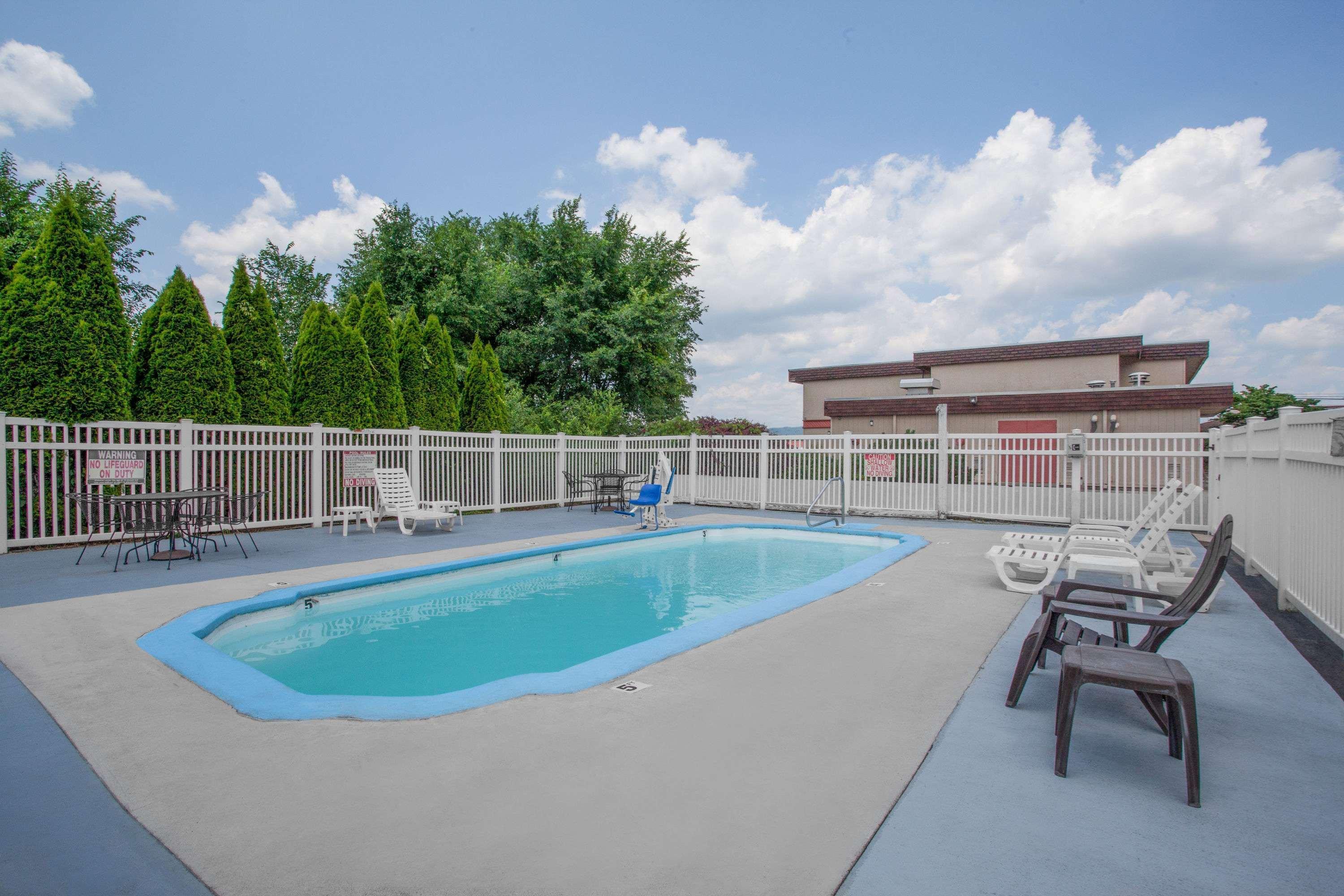 Super 8 By Wyndham Carlisle North Motel Exterior foto